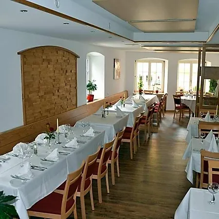 巴伦餐厅酒店 酒店 3*